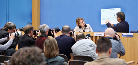 Zeigt gerne Grafiken: Wirtschaftsminister Robert Habeck am Mittw...