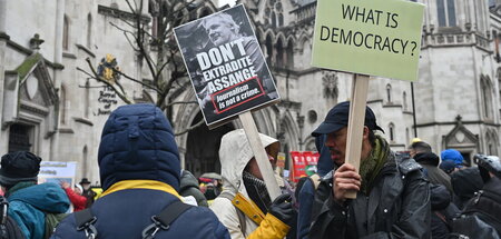 »Assange muss endlich frei sein. Angeklagt werden müssen die, di...