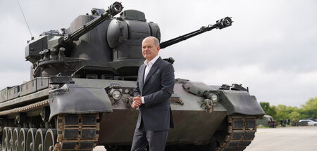 Neuer Typ wird angeschafft: Bundeskanzler Olaf Scholz posiert vo