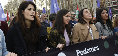 Tausende Demonstranten aus ganz Spanien gehen in Solidarität mit...