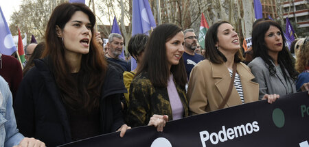 Tausende Demonstranten aus ganz Spanien gehen in Solidarität mit... Tausende Demonstranten aus ganz Spanien gehen in Solidarität mit...