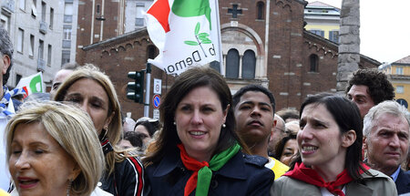 Elena Schlein (r.) ist seit März 2023 Vorsitzende des sozialdemo... Elena Schlein (r.) ist seit März 2023 Vorsitzende des sozialdemo...