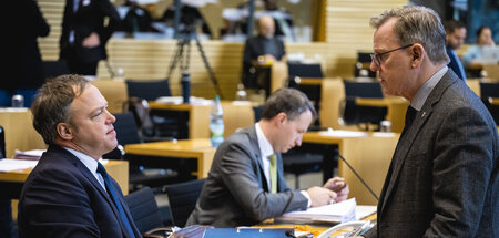 Mario Voigt (CDU, l.) und Bodo Ramelow (Die Linke) im Thüringer ...