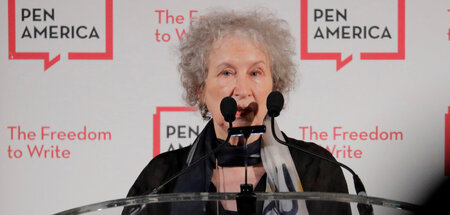 Margaret Atwood spricht auf der Gala von PEN America in New York...