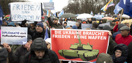 Demonstration für eine soziale Friedenspolitik am Sonntag in Ber...