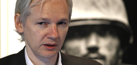 So hat man Assange lange nicht mehr gesehen: Der Journalist bei ...