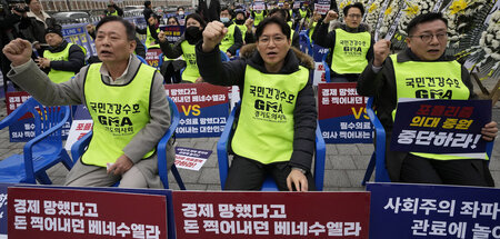 Mitglieder der Korean Medical Association demonstrieren in Seoul... Mitglieder der Korean Medical Association demonstrieren in Seoul...