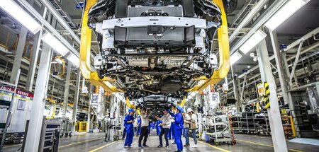 BYD hat im Jahr 2023 erstmals Tesla als weltweit größten Herstel... BYD hat im Jahr 2023 erstmals Tesla als weltweit größten Herstel...