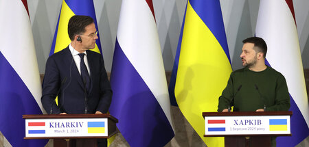 Auf Werbetour: Wolodimir Selenskij (r.) mit Mark Rutte (1.3.2024