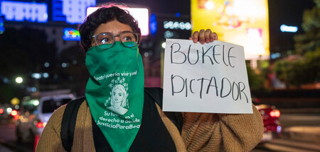El Salvador: Feministischer Protest gegen den Präsidenten Nayib ...