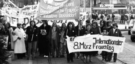 Demonstration zum Internationalen Frauentag 1982 in Düsseldorf