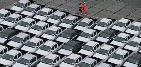 Chinesische Autos werden im Hafen von Wladiwostok entladen (25.8...