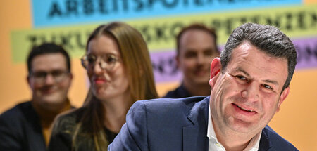 Vor der Tür nicht ganz so entspannt: Hubertus Heil am Montag in 