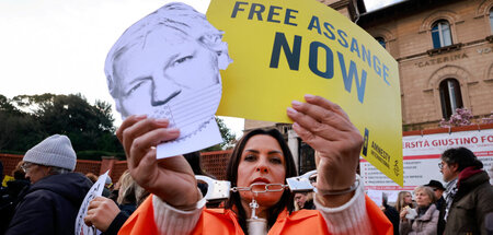 Kundgebung für die Freiheit von Julian Assange vor der britische...
