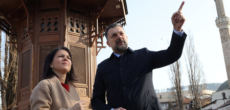 Sightseeing mit Elmedin Konaković: Außenministerin Baerbock simu... Sightseeing mit Elmedin Konaković: Außenministerin Baerbock simu...