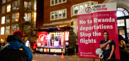 »Nein zu Ruanda-Deportationen. Stoppt die Flüge« (London, 18.12....