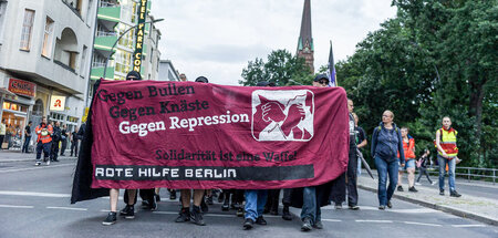 Auf der Straße gegen Knastregime und Repression (Berlin, 16.7.20... Auf der Straße gegen Knastregime und Repression (Berlin, 16.7.20...