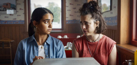 Was machen wir hier eigentlich? Marian (Geraldine Viswanathan, l...