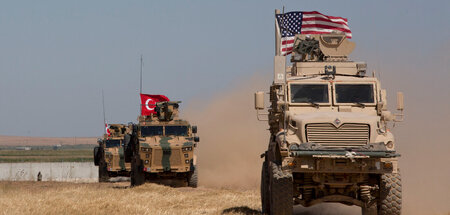 Gemeinsame Patrouille von türkischen und US-Truppen in Nordsyrie...