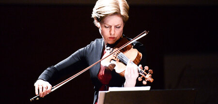 Strotzend vor Farbenpracht: Isabelle Faust haucht den Tönen Lebe...