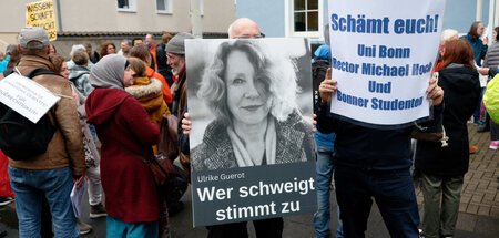 Protest gegen die Entlassung Ulrike Guérots vor dem Arbeitsgeric...