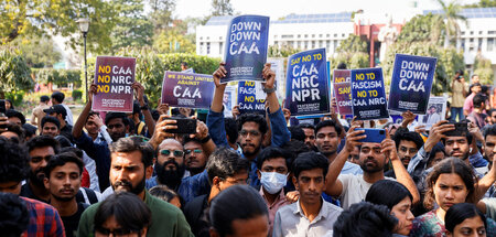 »Nein zum Faschismus«: Studentenprotest gegen die hindu-national...