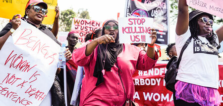 Feministinnen verurteilen Femizide: Proteste gegen die jünsten F...