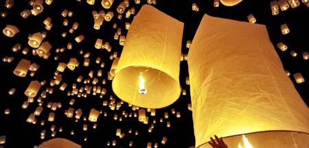 Ab in den Himmel: Thailändische Feuerlaternen