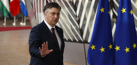 Im Vorbeigehen noch ein Gesetz gegen Whistleblower durchgedrückt...