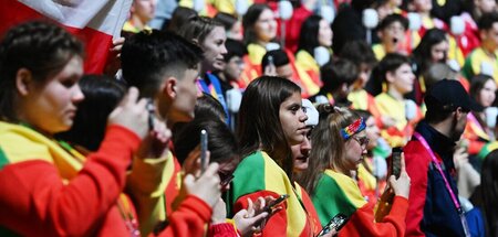 Eröfnungszeremonie des Weltjugendfestivals in Sotschi, Russland ...