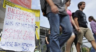 Wehren sich gegen das schlechte Bildungssystem: Studierende an d...