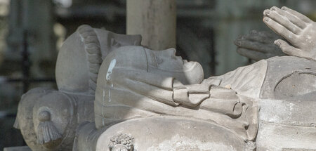 Das Grab von Abaelard und Heloise auf dem Friedhof Père Lachaise...