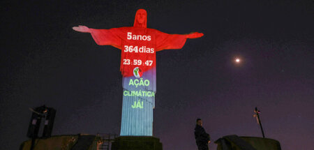Hoch die Hände, Weltenende: In Rio de Janeiro projizierten Aktiv...