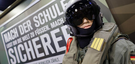 Von der Schulbank in die Truppe: Bundeswehr-Werbung auf der Spie...