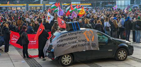 Internationalistisch und antiimperialistisch: Einige tausend fol...