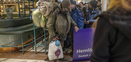 Mit Geldspenden ist es vorbei: Weihnachtliche Essensausgabe in S...