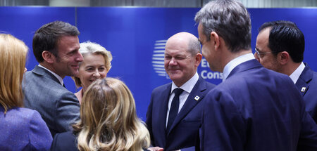 Alles für die Rüstungsindustrie: Strahlende Gesichter beim EU-Gi...