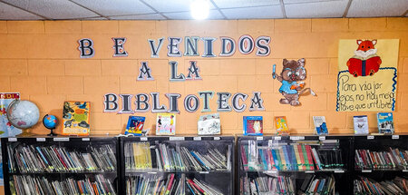 Blick auf die Büchersammlung der Escuela de la Calle (Quezaltena...