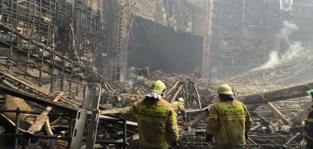 Der von Feuer zerstörte Veranstaltungsort »Crocus City Hall« in ...