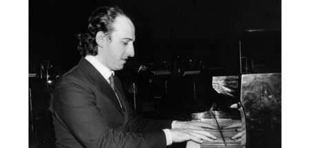 Kraftvoll, kristallklar, unsentimental: Maurizio Pollini in den ...