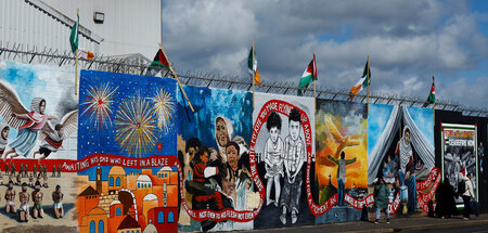 »Stoppt das Gemetzel, Waffenstillstand jetzt«: Denkmal für Gaza ...