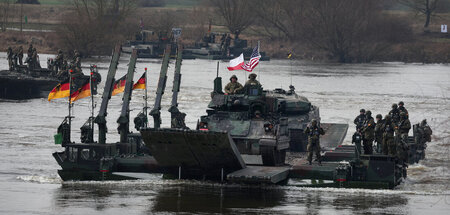 Krieg als Freiheitsmission übersetzen. Deutsche und US-amerikani...