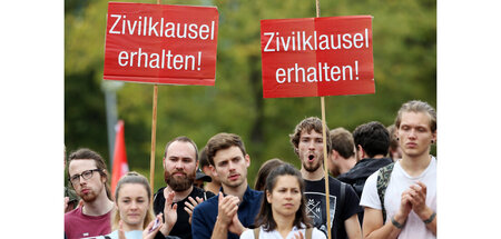 Studenden demonstrieren für Erhalt der Zivilklausel (Düsseldorf,...