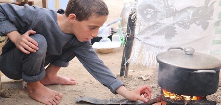 Vor den Augen der Welt in erbärmlichste Umstände gebombt: Ein Ju... Vor den Augen der Welt in erbärmlichste Umstände gebombt: Ein Ju...