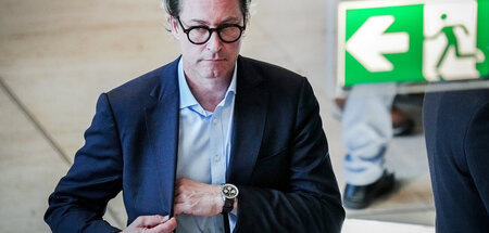 Notausgang gefunden: Andreas Scheuer hat den Bundestag geradezu ... Notausgang gefunden: Andreas Scheuer hat den Bundestag geradezu ...