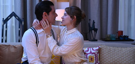 Wie geht die Sache aus? Fanny (Lou de Laâge) und Ehemann Jean (M...