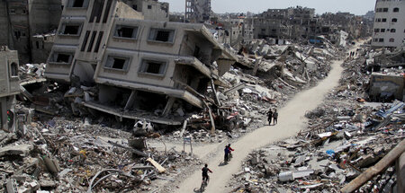 Großflächige Zerstörungen und zivile Opfer kennzeichnen Israels ...