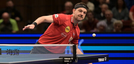 Ein gutes Gefühl: Timo Boll im Duell mit einem Jüngeren (Saarbrü...