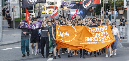 Proteste gegen den Abbau von Flüchtlingsschutz (Siegen, 24.6.202...