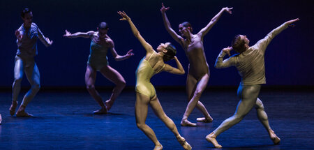 Szenenbild aus David Dawsons Ballett »Voices«, 2021 am Staatsbal...